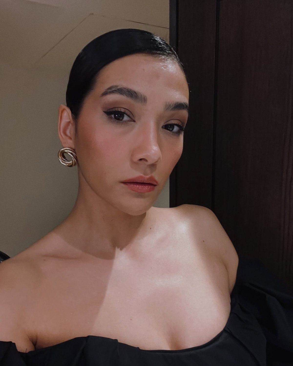 oyuncu aybuke pusat pariste pozlariyla kasip kavurdu 1 aKy9f3Er