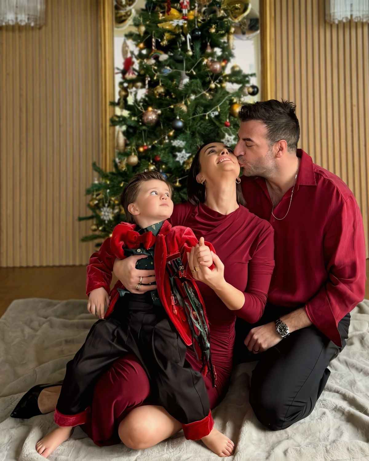 oyuncu hande soral 38 yasina girdi aile arasinda kutlama yaptilar 2 IM27Abei