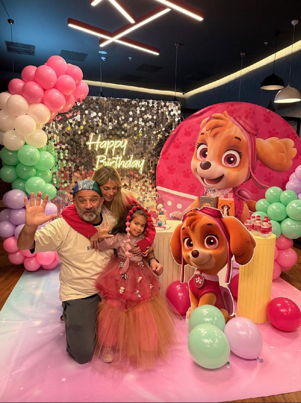 Oyuncu Şevket Çoruh'un kızı Turna 5 yaşında! Parti karelerine yorum yağdı 1 oyuncu sevket coruhun kizi turna 5 yasinda parti karelerine yorum yagdi 0 b1NcAfBQ