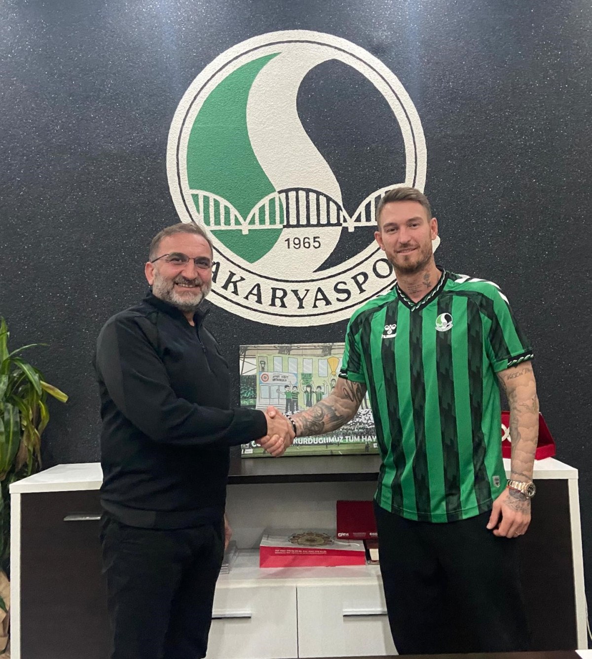 sakaryaspor omer sismanogluna imza attirdi 0 6lmcrWe4