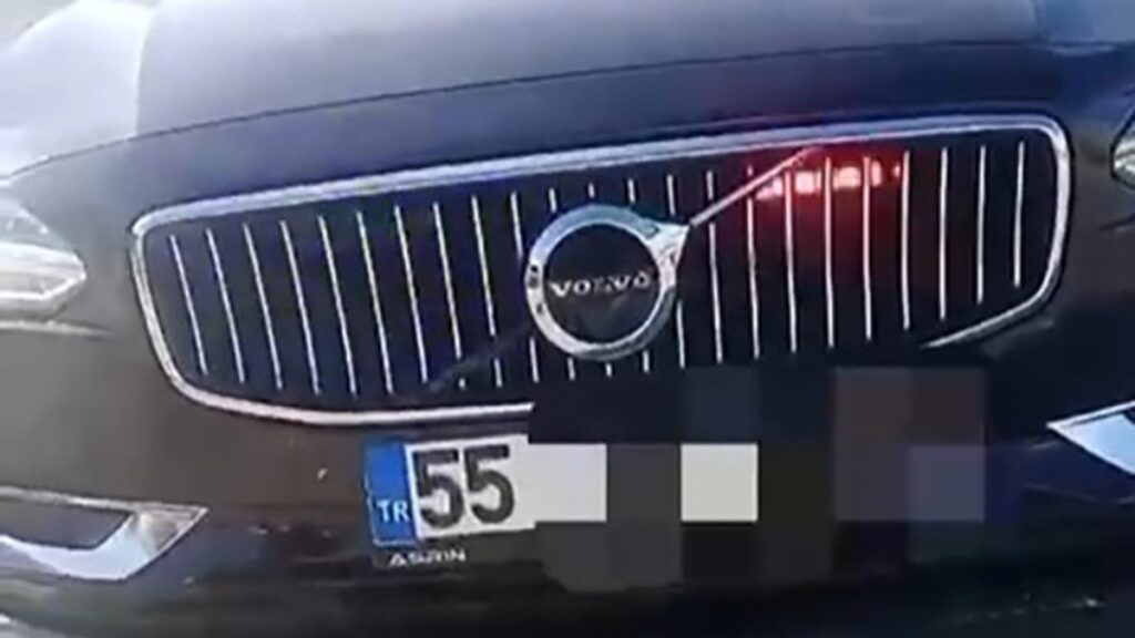 samsunda cakarli arac kullanan surucuye 276 binlik ceza j2O8KvQG