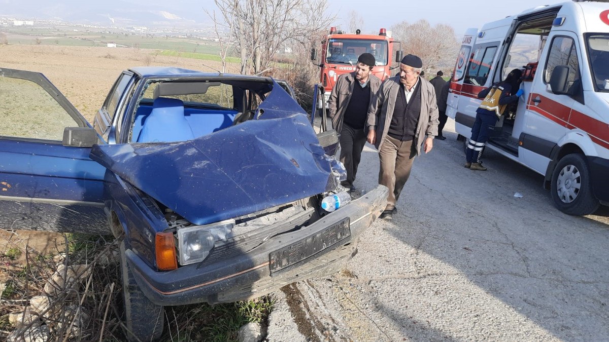 samsunda iki arac kafa kafaya carpisti 10 yarali 1 3ASwiQJa