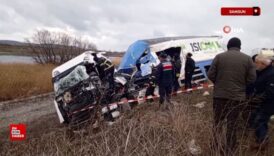 samsunda iki tir kafa kafaya carpisti neVAVQmt