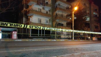 sanliurfada depremin yildonumunde tedirgin eden catirtilar 5 katli bina bosaltildi dxCxLN8h