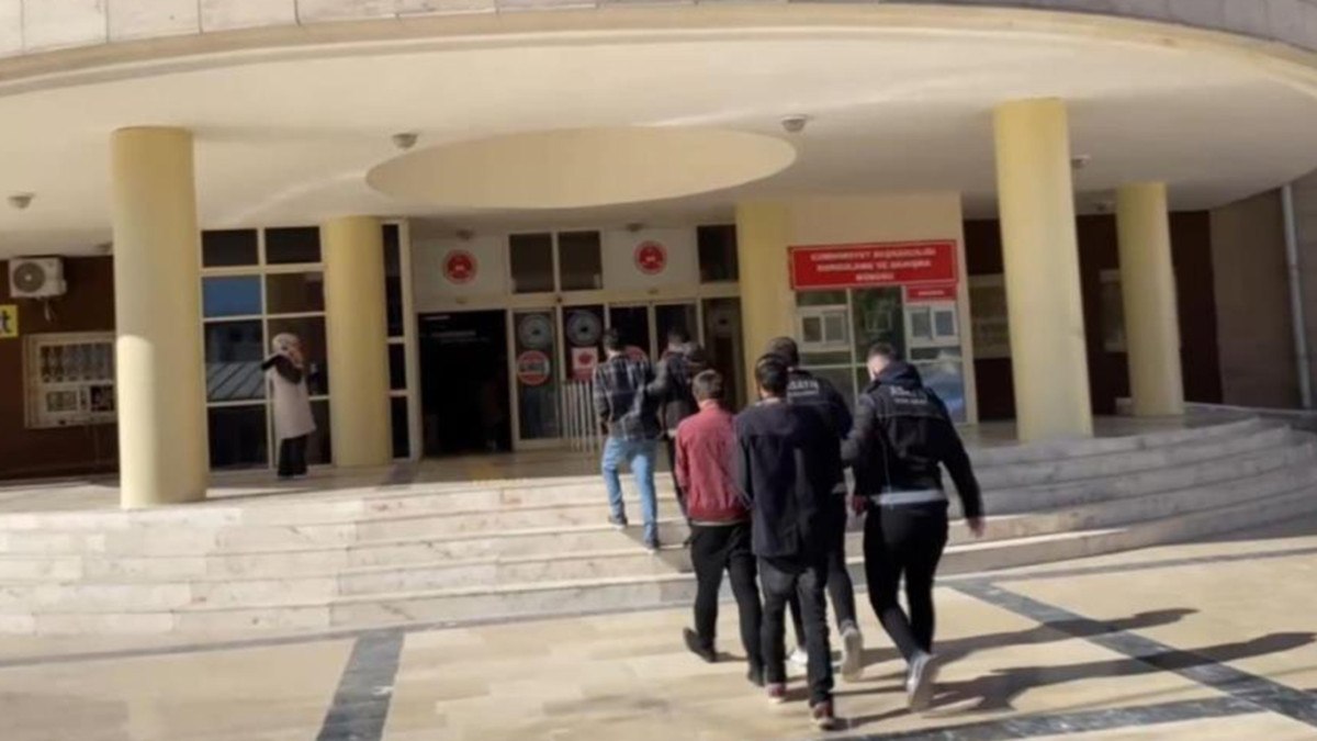 sanliurfada evden altin calan supheliler enselendi 0 NbvtTyzb