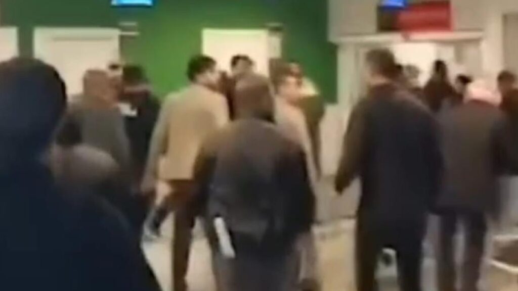 sanliurfada hastanede bicakli kavgada 5 kisi yaralandi uc7WFpws