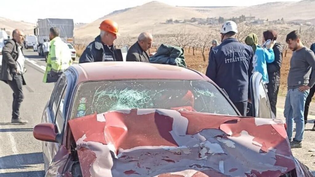 sanliurfada iki otomobil carpisti 9 yarali rcszfEuM