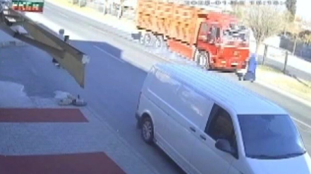 sanliurfada kamyonun carptigi kadin oldu dqj86NWA