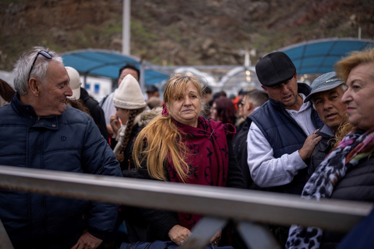 santorinide korku dolu bekleyis uzmanlar uyarilarini surduruyor 2 nNaHwWDr