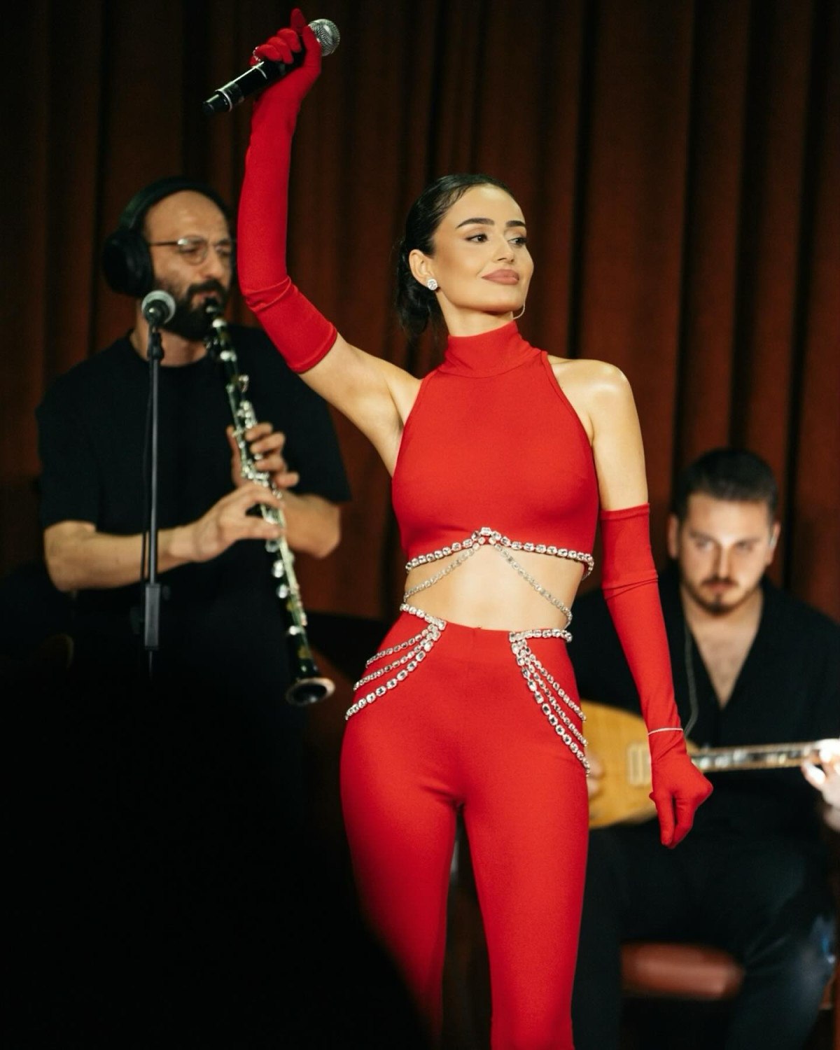 sarkici elif buse dogan yeni imajiyla dikkat cekiyor degisen tarzi cok begenildi 0 SjqISDCe