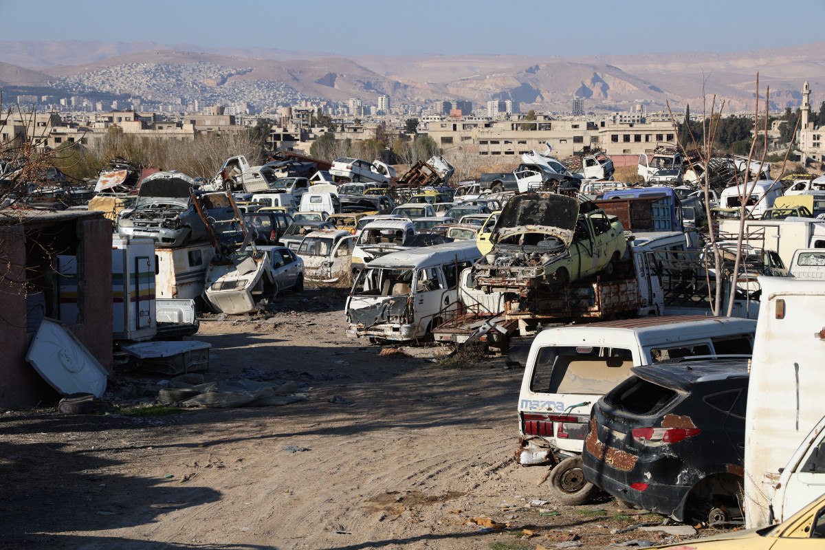 suriyede esad rejiminin el koydugu binlerce arac curumeye terk edildi 3 LYurf8hb