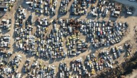 suriyede esad rejiminin el koydugu binlerce arac curumeye terk edildi Db8JhKVj