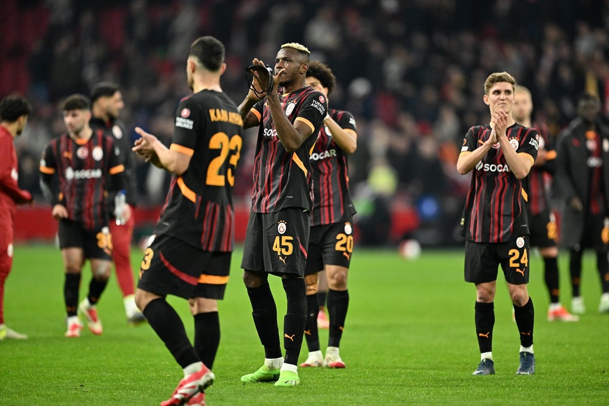 taraftar cildirdi yine bek yok yine husran 0 jDUFpT1S