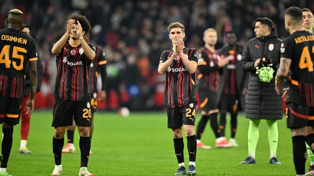 taraftar cildirdi yine bek yok yine husran wg8f29GF