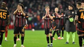 taraftar cildirdi yine bek yok yine husran wg8f29GF