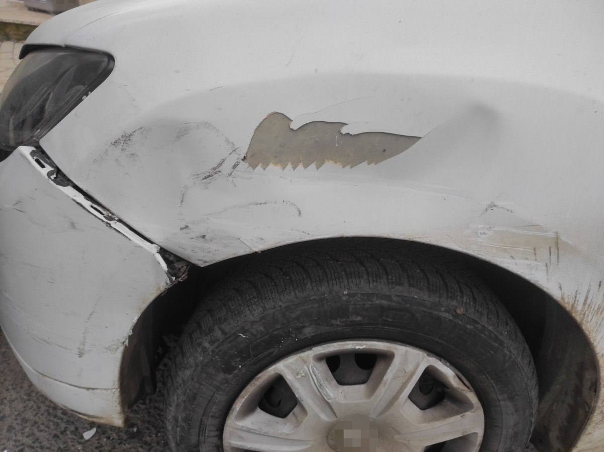 tekirdagda otobus park halindeki otomobile carpip kacti 2