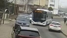 tekirdagda otobus park halindeki otomobile carpip kacti EmYmvq3a