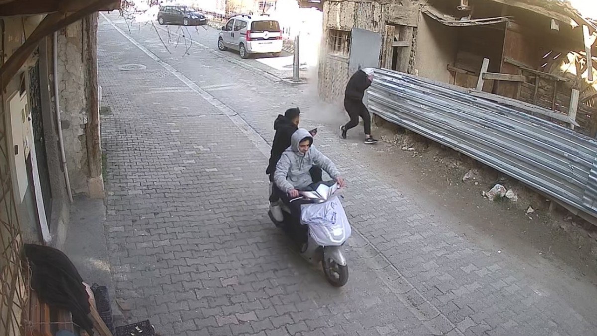 Tokat'ta kız meselesinde 3 kişiyi tüfekle yaralayan şüpheliler tutuklandı 1 tokatta kiz meselesinde 3 kisiyi tufekle yaralayan supheliler tutuklandi 0 vXsTiClc