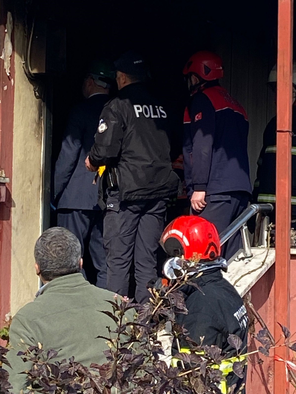 Trabzon'da yatalak öğretmen evinde çıkan yangında öldü 1 trabzonda yatalak ogretmen evinde cikan yanginda oldu 0 PhDHK3av