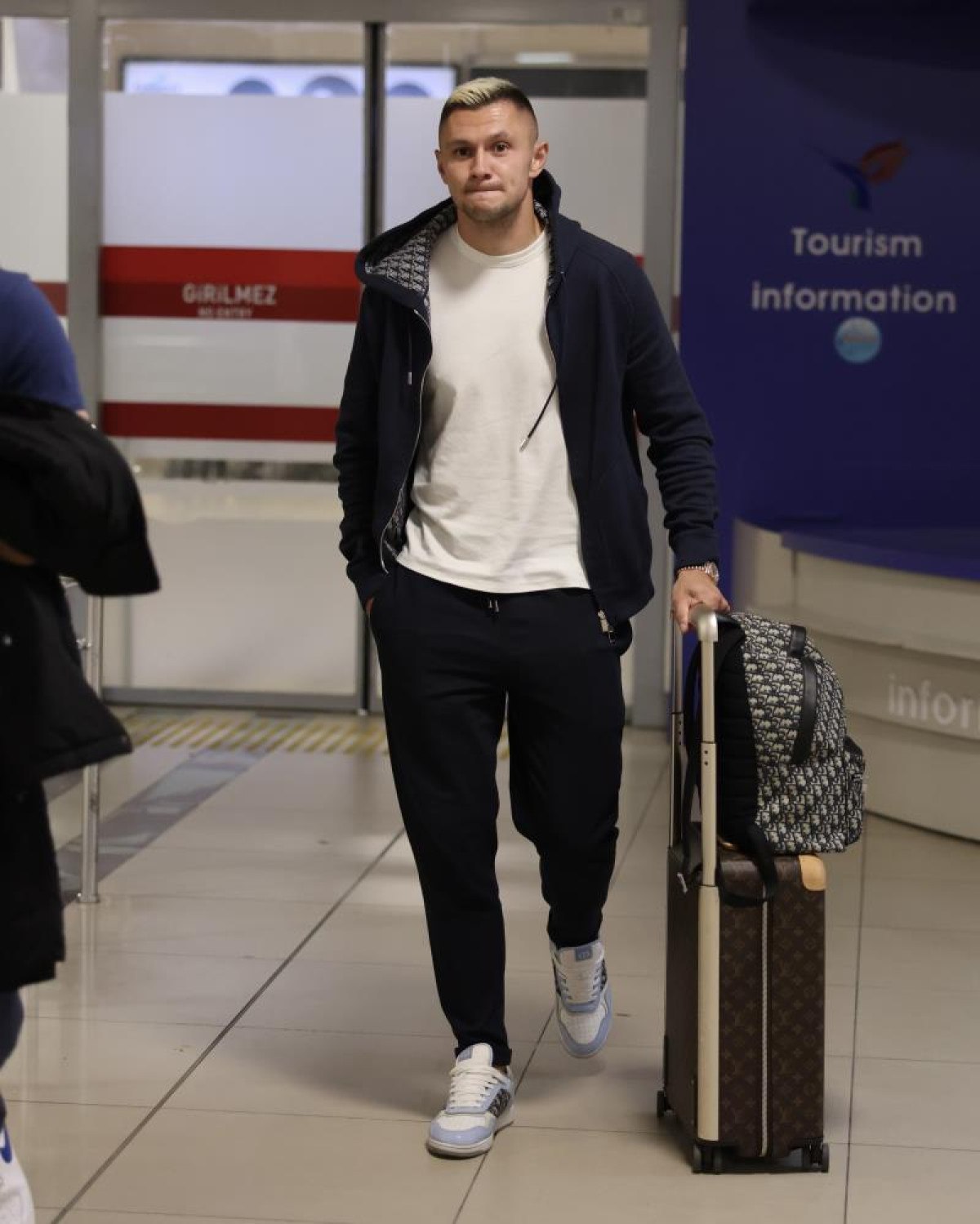 trabzonsporun yeni transferi oleksandr zubkov sehre geldi 0 SGbdvYld