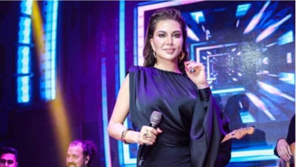 unlu sarkici ebru yasarin verdigi konser cok konusuldu D9gCISUV