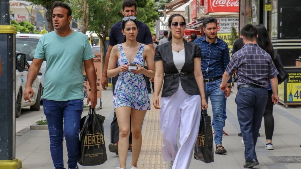 van tahran tren seferleri vanli turizmcileri heyecanlandirdi SInJDdh5