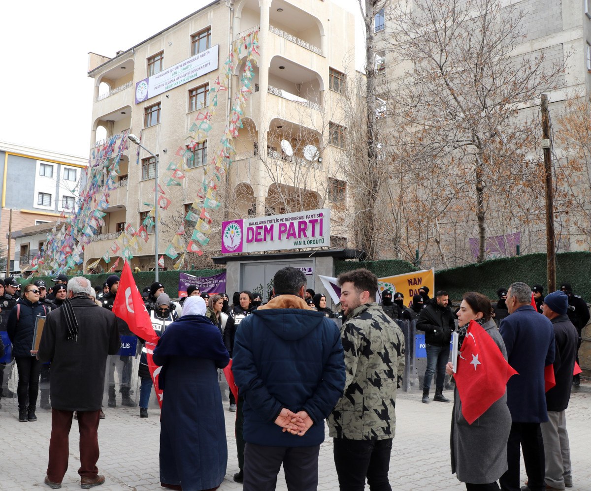 vanda oglu pkk tarafindan kacirilan anne oldugune inanmiyorum beni duyuyorsan teslim ol 0 58NmgrZP