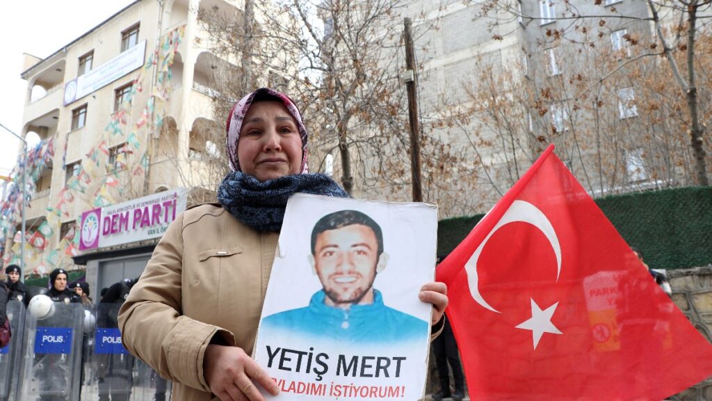 vanda oglu pkk tarafindan kacirilan anne oldugune inanmiyorum beni duyuyorsan teslim ol q3HisfI2