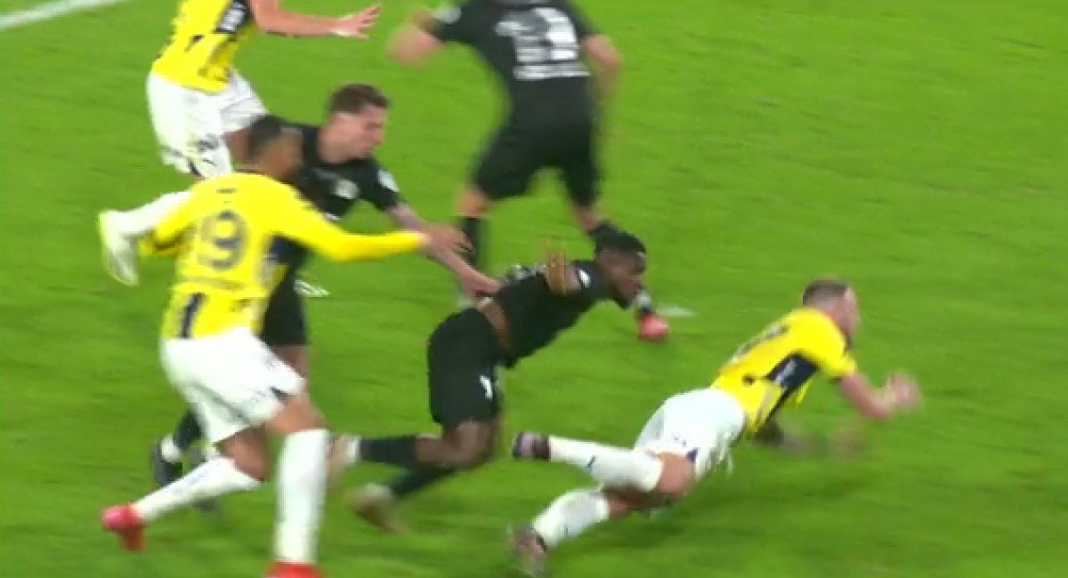 var uyardi rizespor kirmizi gordu fenerbahce penalti kazandi 1 lC8nPZkt