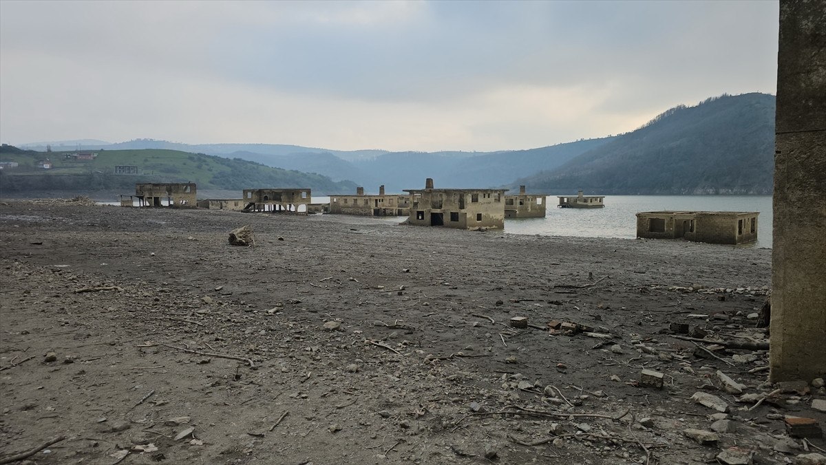 Zonguldak'ta Kızılcapınar Barajı'nda suyun azalmasıyla köy ortaya çıktı 6 zonguldakta kizilcapinar barajinda suyun azalmasiyla koy ortaya cikti 5 SJeQ95Fk