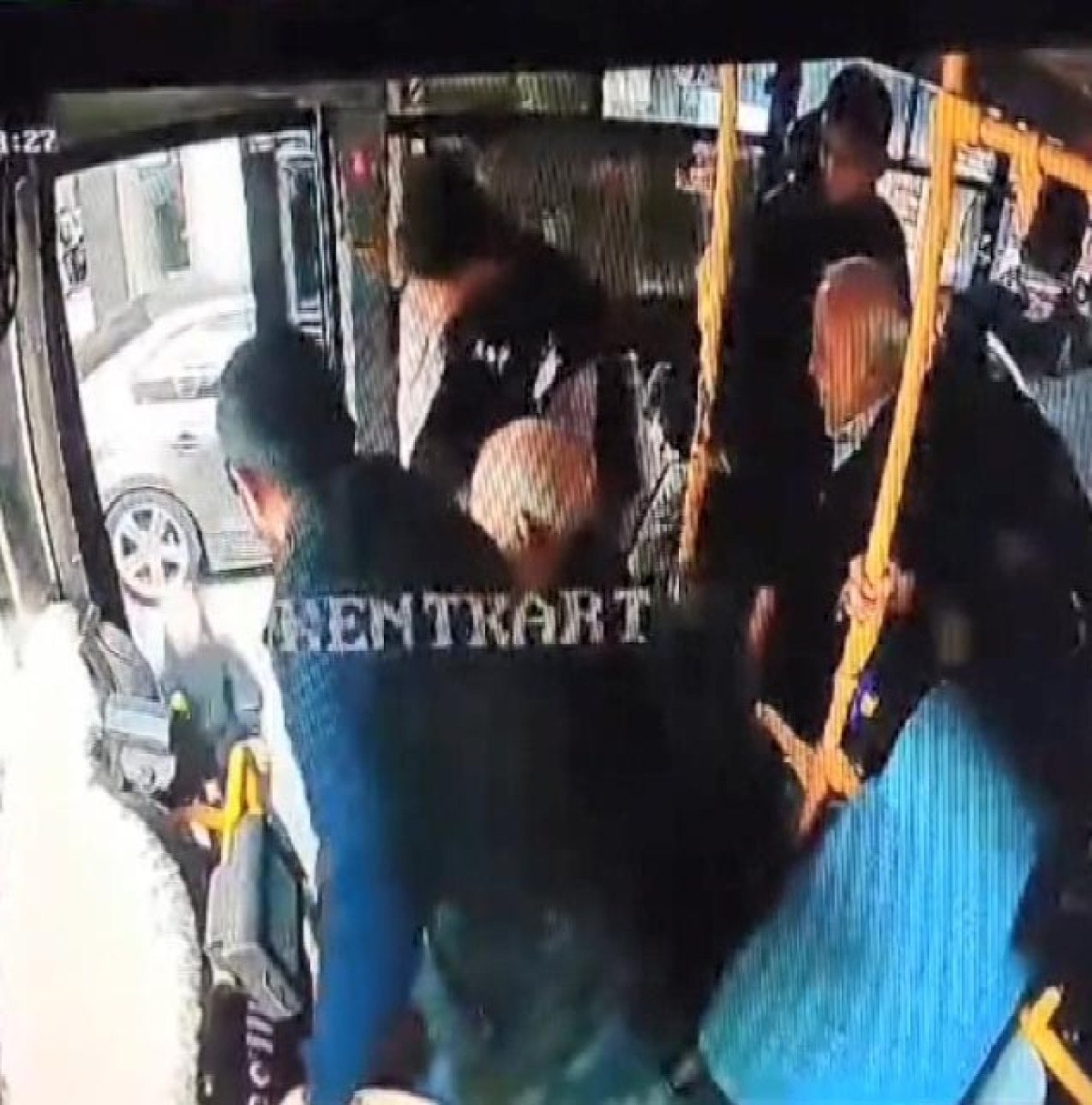 zonguldakta otobuste bayilan cocuk yere dustu 0 u4mIEH8G