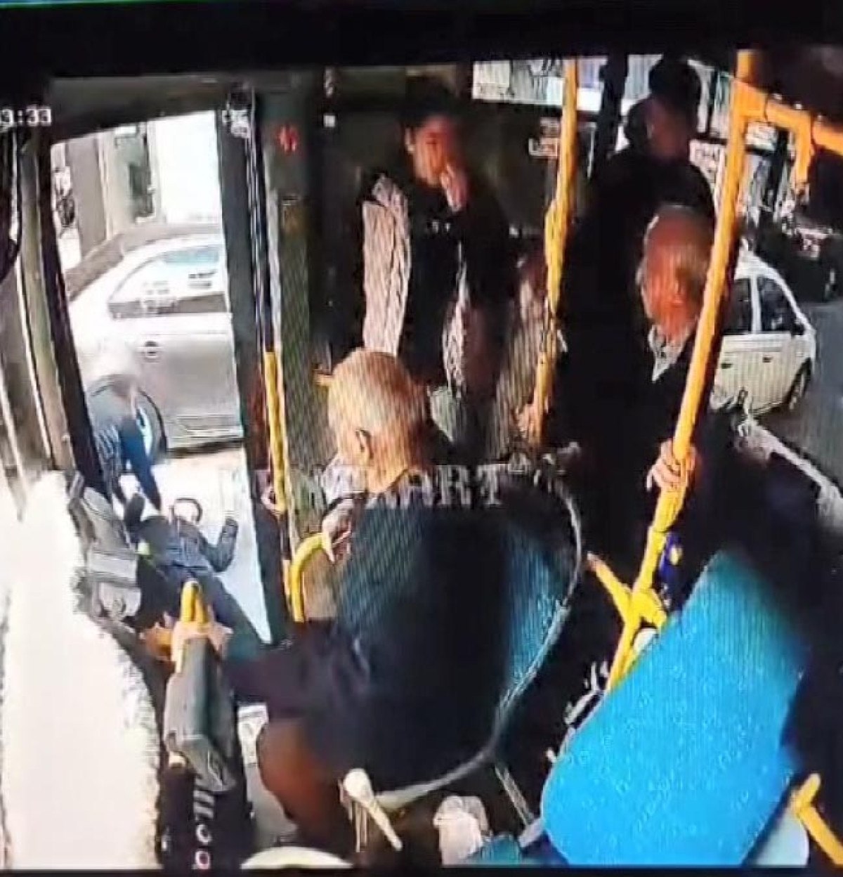 zonguldakta otobuste bayilan cocuk yere dustu 1 Xle8feJm