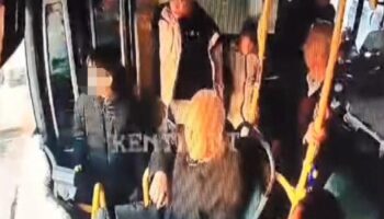 zonguldakta otobuste bayilan cocuk yere dustu OhN9DPq4