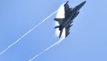 abdde askeri ucak san diego korfezine dustu LH3HGX7n