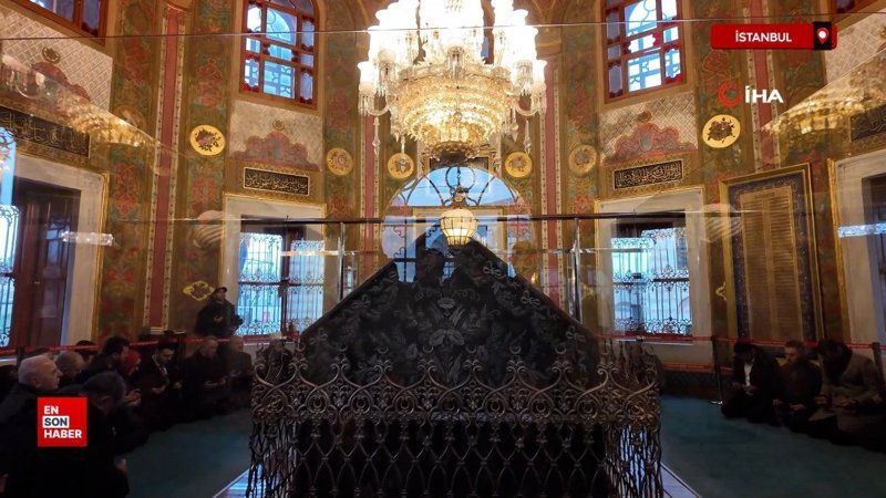 abdullah ozdemir fatih sultan mehmet hanin turbesini ziyaret etti D81XJ7Lz
