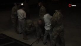 ABD'ye kaçak giren suçlu göçmenlerin Guantanamo'ya götürüldüğü anlar 5 abdye kacak giren suclu gocmenlerin guantanamoya goturuldugu anlar 74cVrjrT