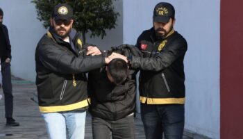 adanada alacak verecek kavgasi kanli bitti katil cekici uzerindeki otomobille kacti XbsR9f5h