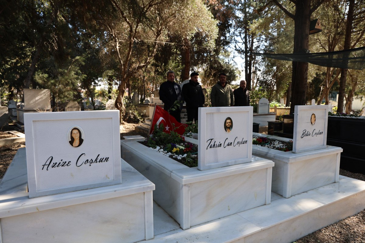 Adana'da depremde ölenler anıldı: Sevdiklerimizi deprem değil binalar öldürdü 1 adanada depremde olenler anildi sevdiklerimizi deprem degil binalar oldurdu 0 RmV7JDkS