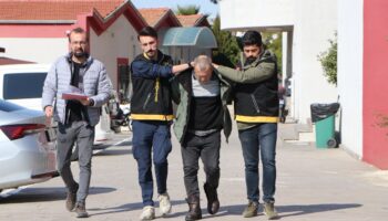 adanada sokak ortasinda arkadasini oldurdu nwWYAp1k