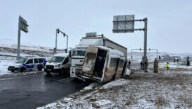 agrida minibus ile tir carpisti 8 yarali p7dXeVjh