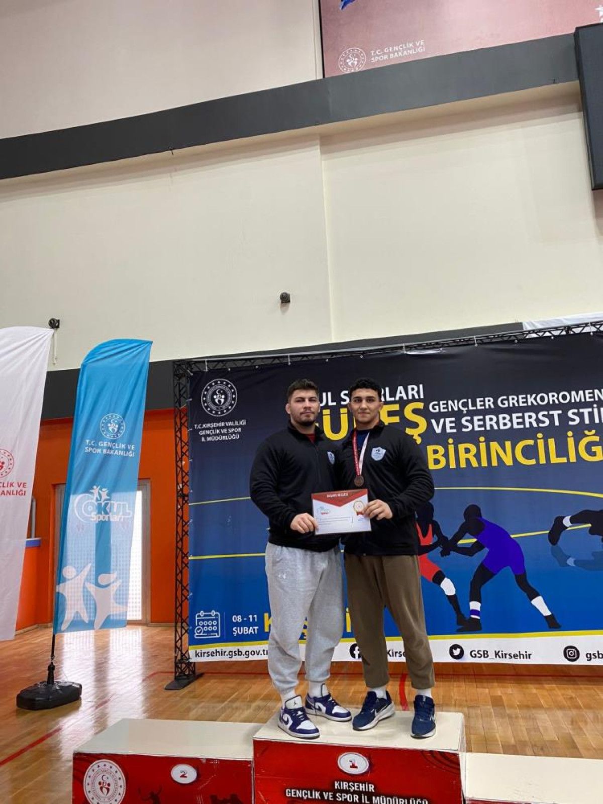 ailesini kaybettigi kazada yaralanan guresci beytullah saridan muhtesem donus 0 fsL5pbqb