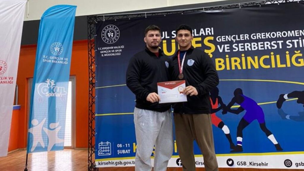 ailesini kaybettigi kazada yaralanan guresci beytullah saridan muhtesem donus b41LTvvX