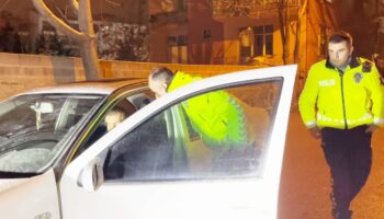 aksarayda direksiyon basinda sizan alkollu surucu kaza yapti 4zZpRHiJ