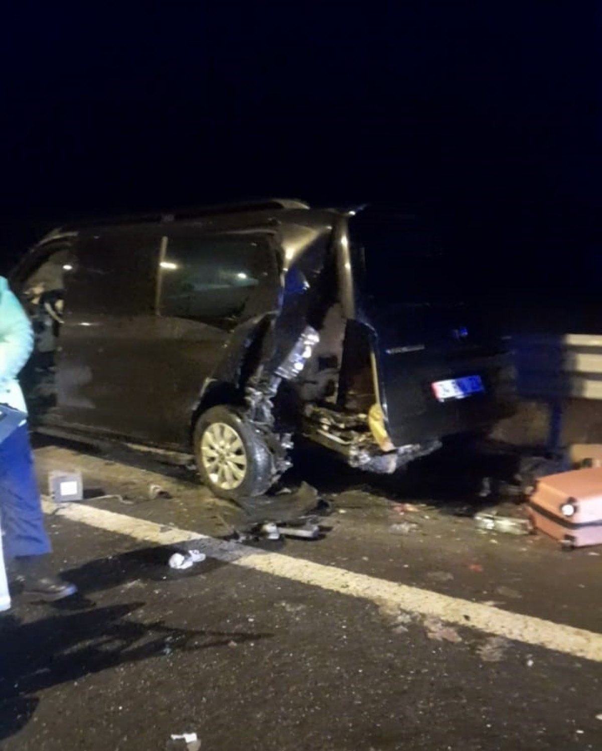 Aksaray'da lastiği patlayan kamyonete otomobil çarptı 1 aksarayda lastigi patlayan kamyonete otomobil carpti 0 NJd2NEgD