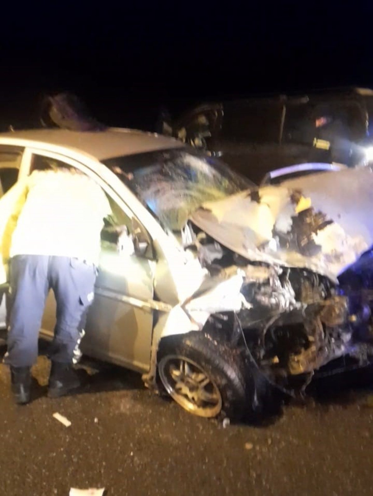 Aksaray'da lastiği patlayan kamyonete otomobil çarptı 2 aksarayda lastigi patlayan kamyonete otomobil carpti 1 JBNc8XFK