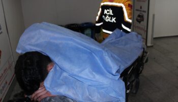 aksarayda yan baktin kavgasi 15 yasindaki cocuk bicaklandi Ig1STEQt