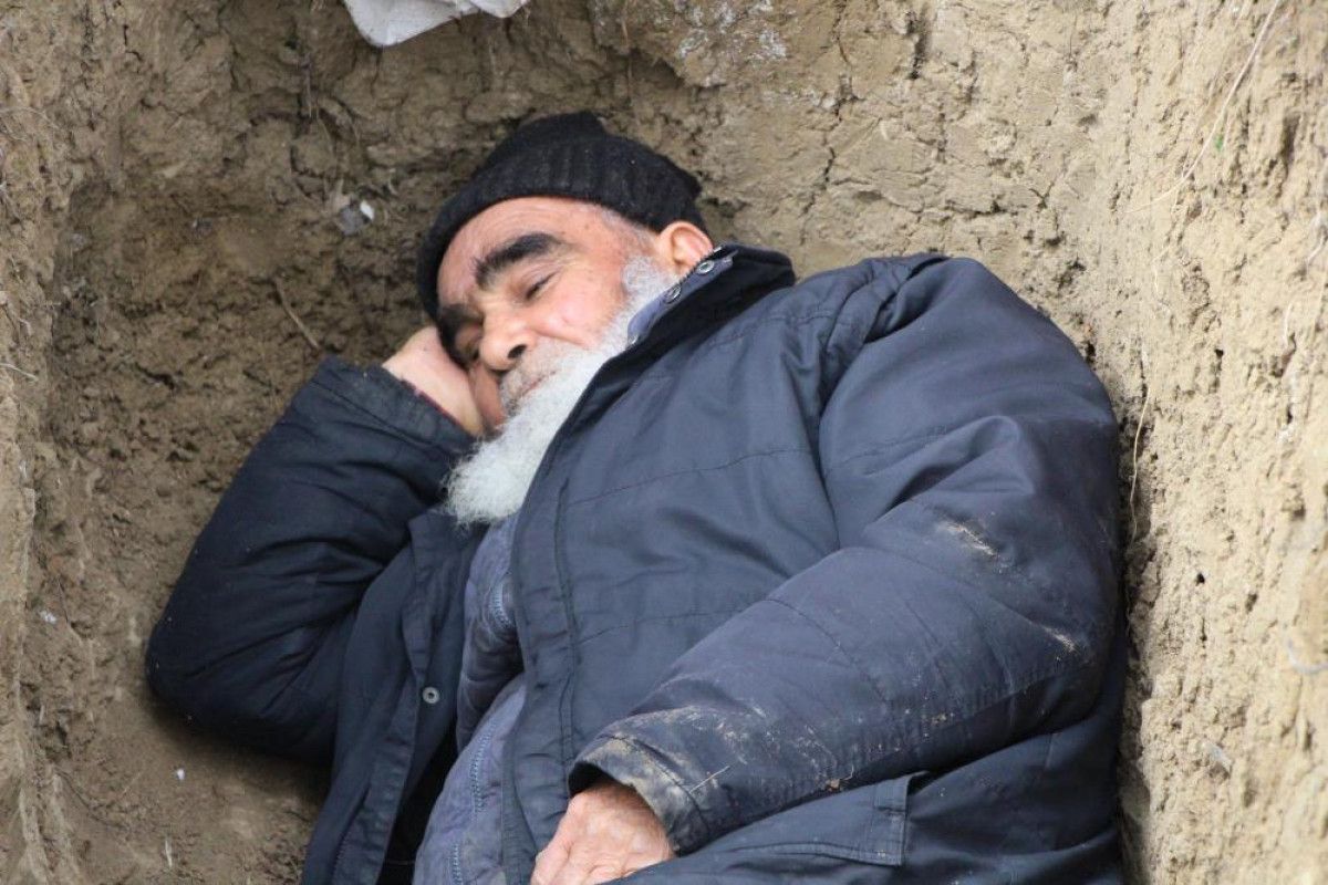 amasyada kendi mezarini kazdi geceleri gidip yatiyor 4 ud9ctHjI