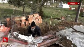 amasyada olmeden kazdigi mezarina geceleri girip yatiyor IjBxNHYs