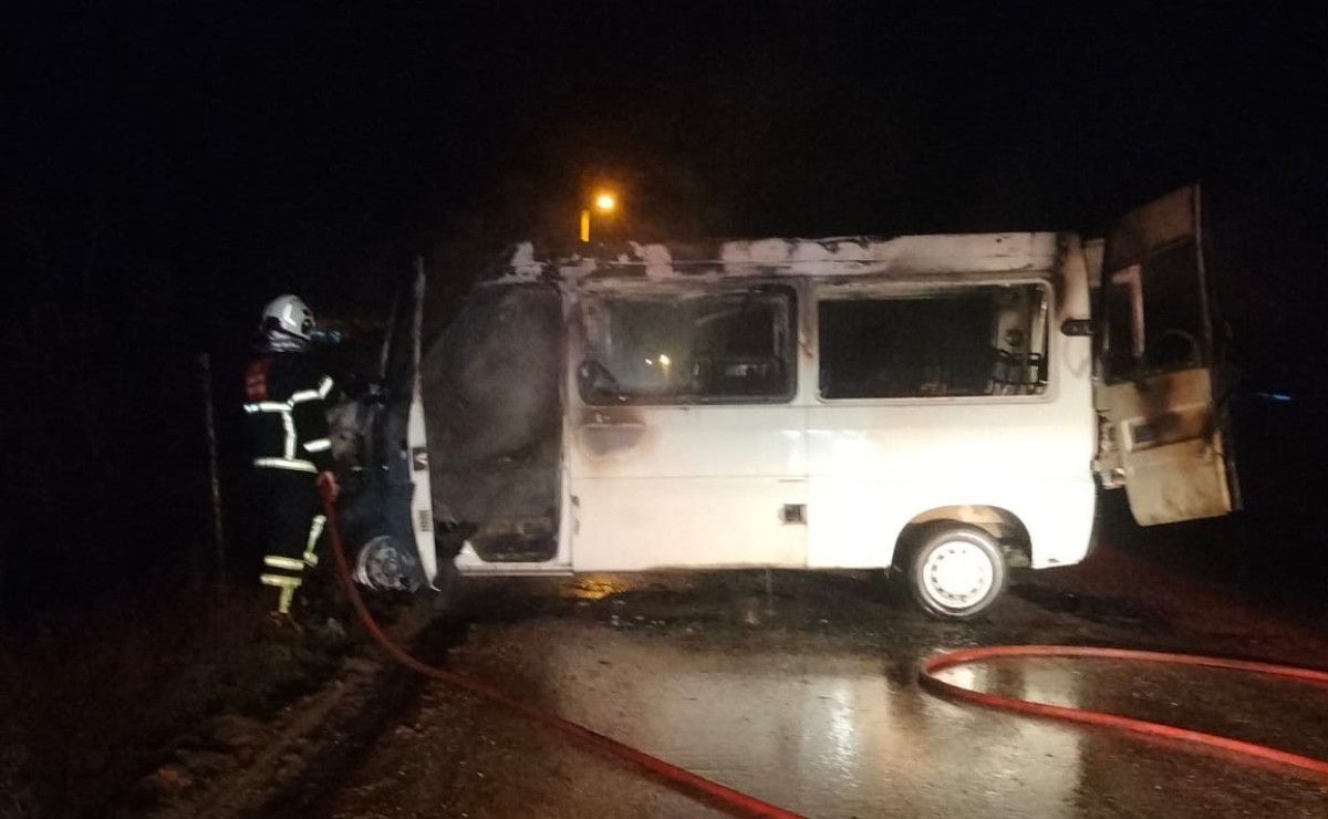 amasyada seyir halindeki minibusten alevler yukseldi 0 nia8Ct4e