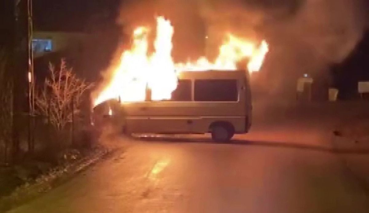 amasyada seyir halindeki minibusten alevler yukseldi 2 tyOwuDPm